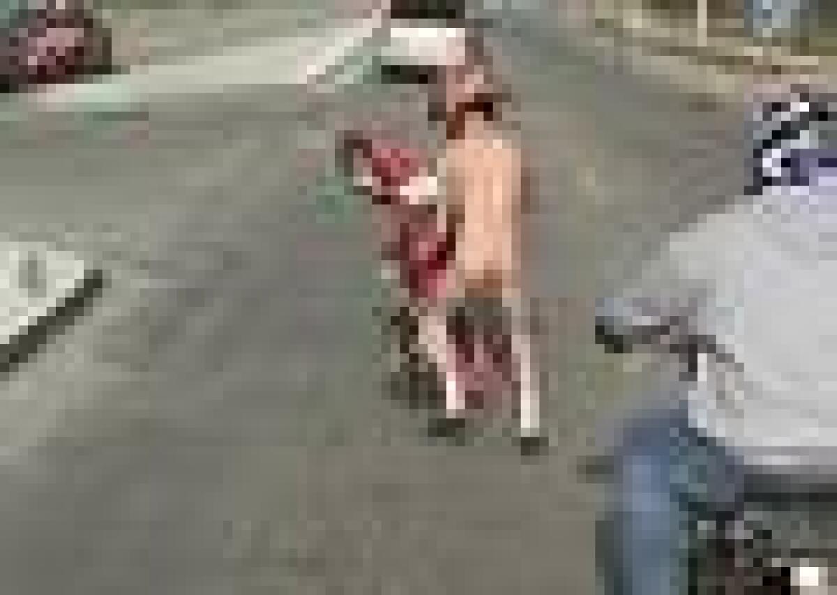 Nudo in autostrada - 