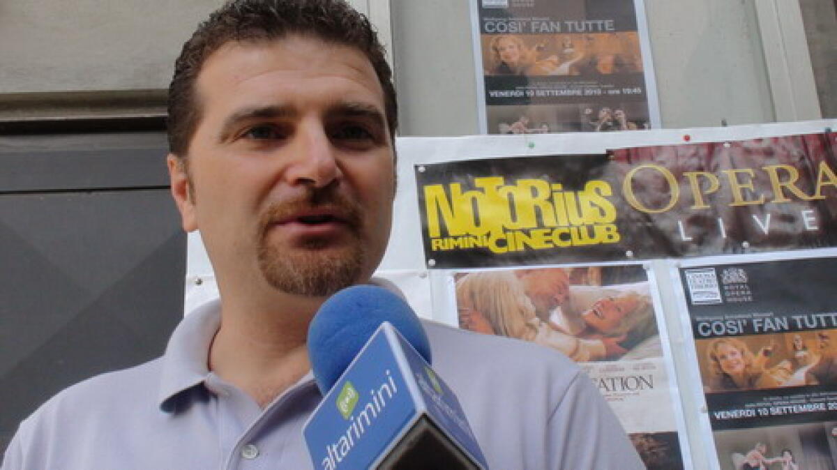 Fuggito con amante, ricompare nel film Natale in crociera -