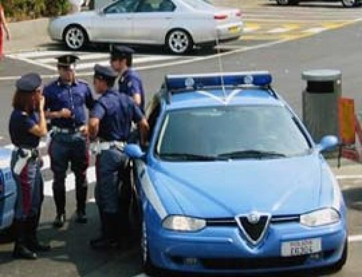 Sorpreso mentre si masturba dentro l'auto - 