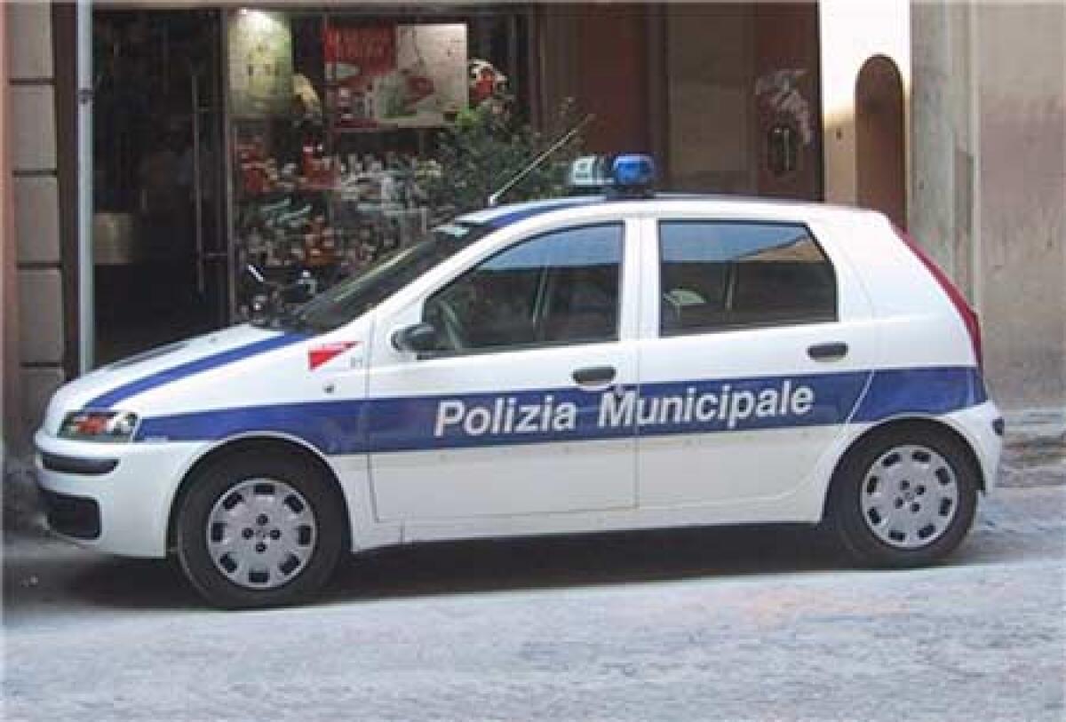 Non vuole restituire ristorante, intervengono vigili -
