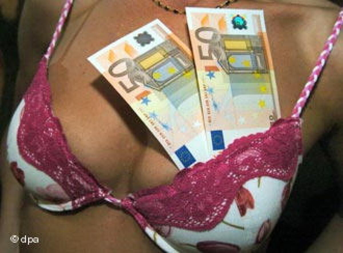 Rapinano con scusa prestazione sessuale, 3 arresti - 