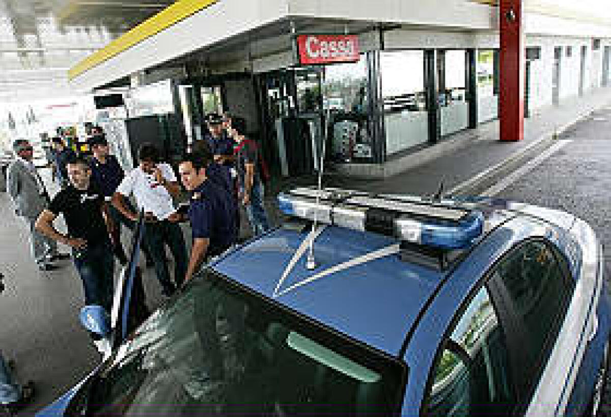 Assalto armato sull'A14 contro un furgone portavalori - 