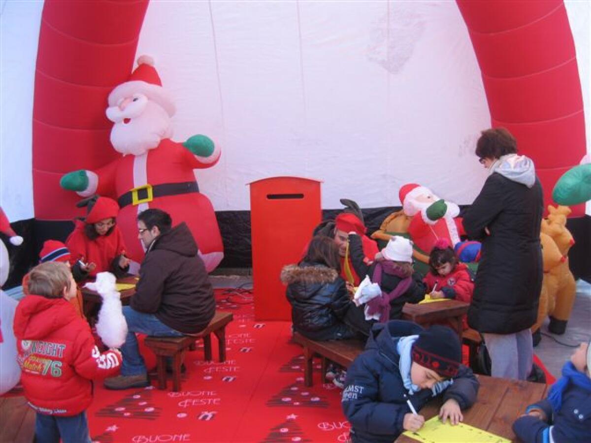 Successo del Villaggio di Babbo Natale in P.zza Silvagni - 