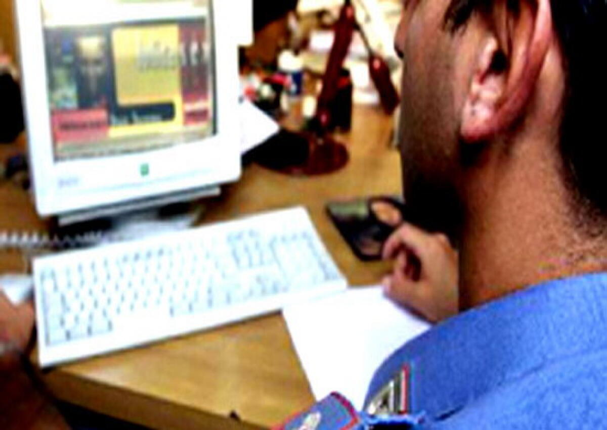 Ninfomane sul web, ma &#232; uno scherzo dei colleghi - 
