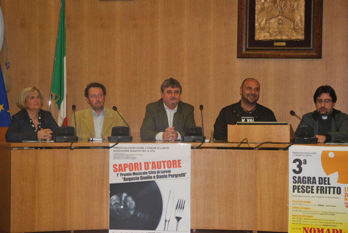 Riccione: concerto Nomadi e tuffo in mare -