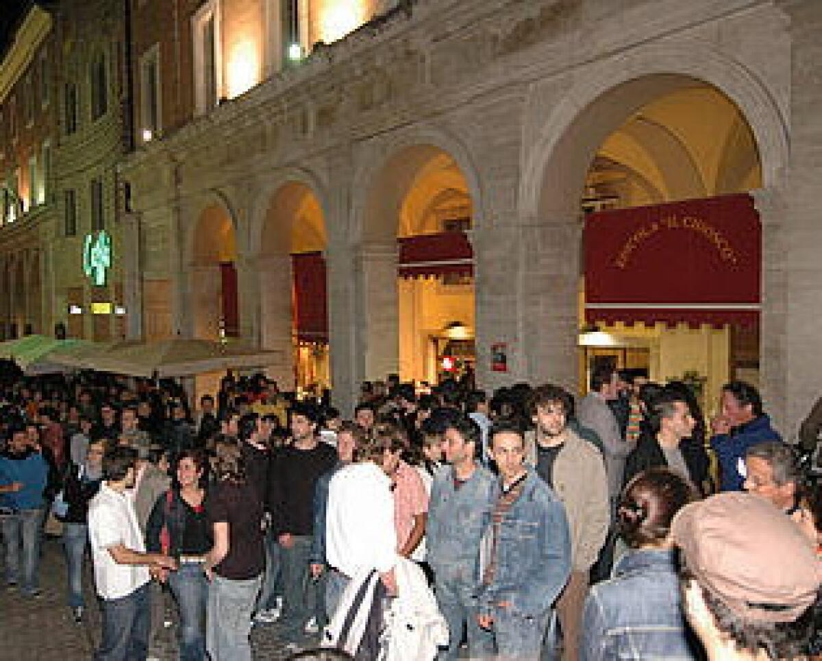 Urbino: ex agente spara e ferisce due musicisti - 
