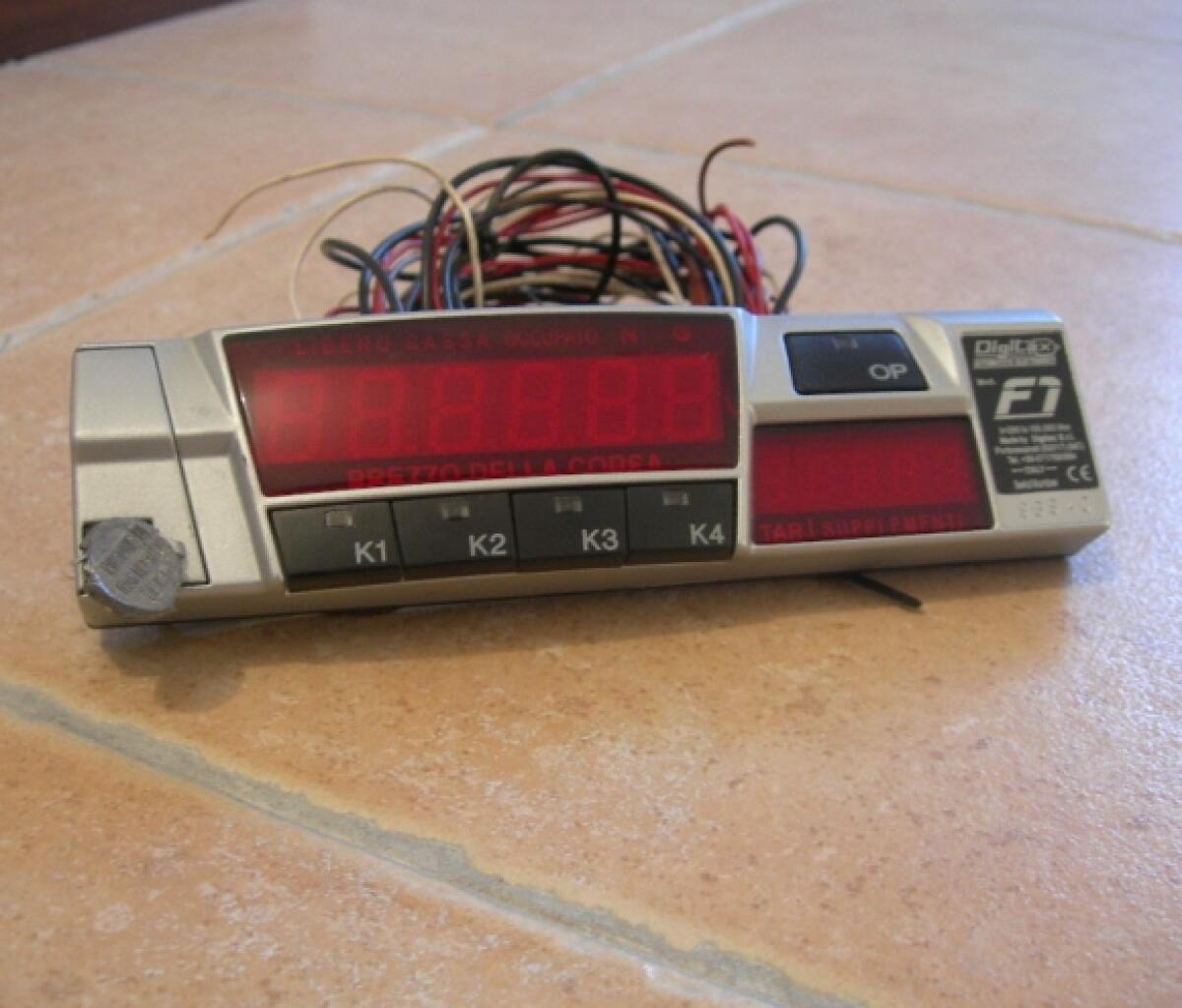 Tassista fermato con tassametro truccato - 