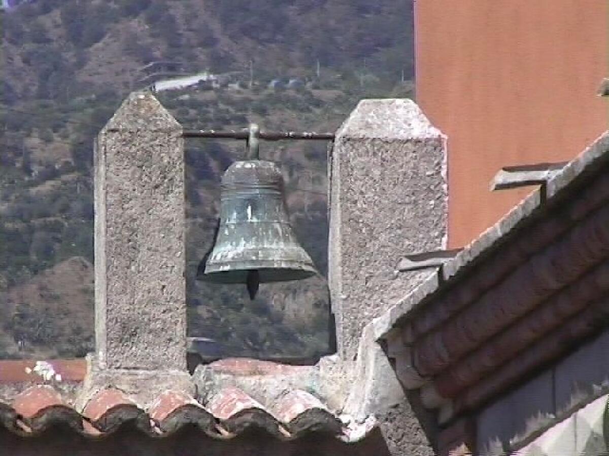 Accusato per disturbo da campane, prete assolto -