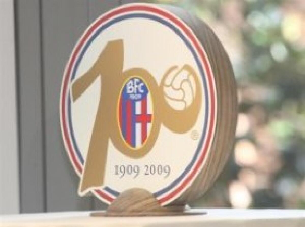 Calcio: 100 anni del Bologna, francobollo Rsm -
