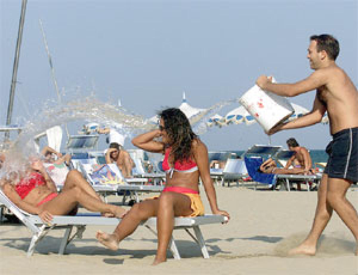 Botte e acqua fresca: gavettone finisce in rissa - 