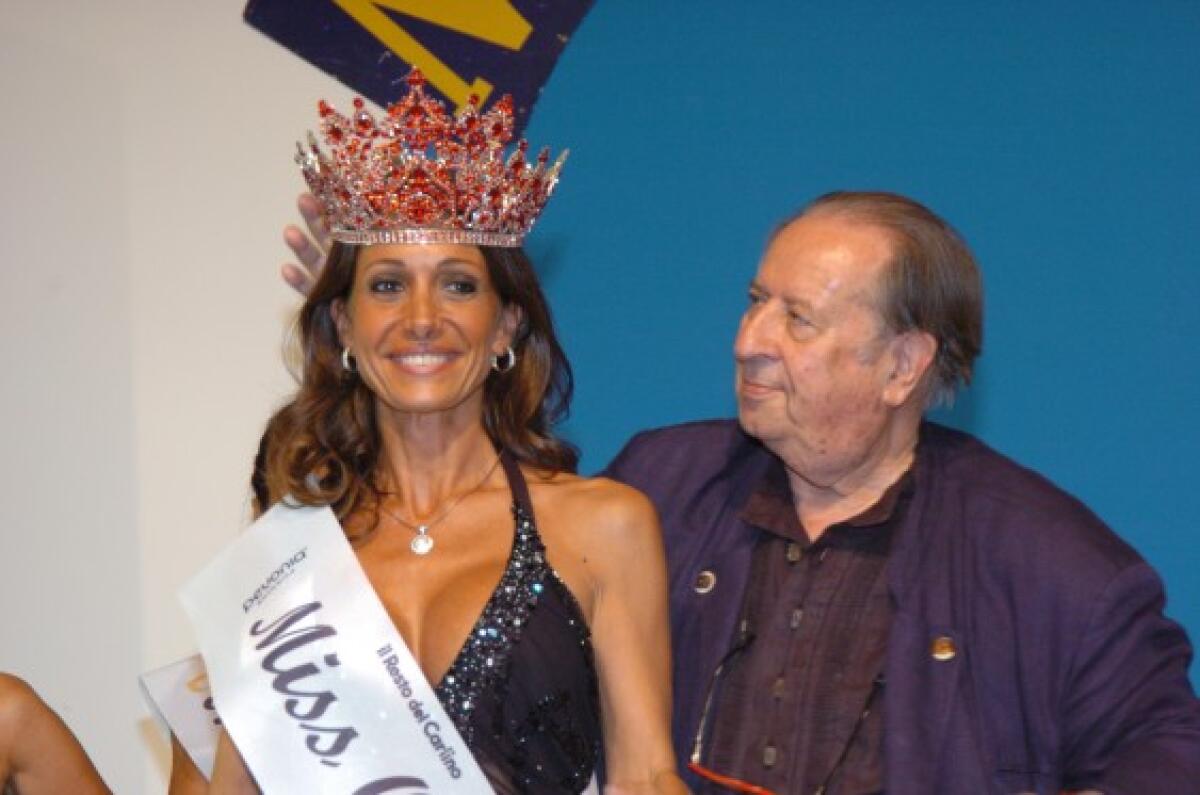 Tinto Brass incorona a Pesaro Miss Over 2009 -