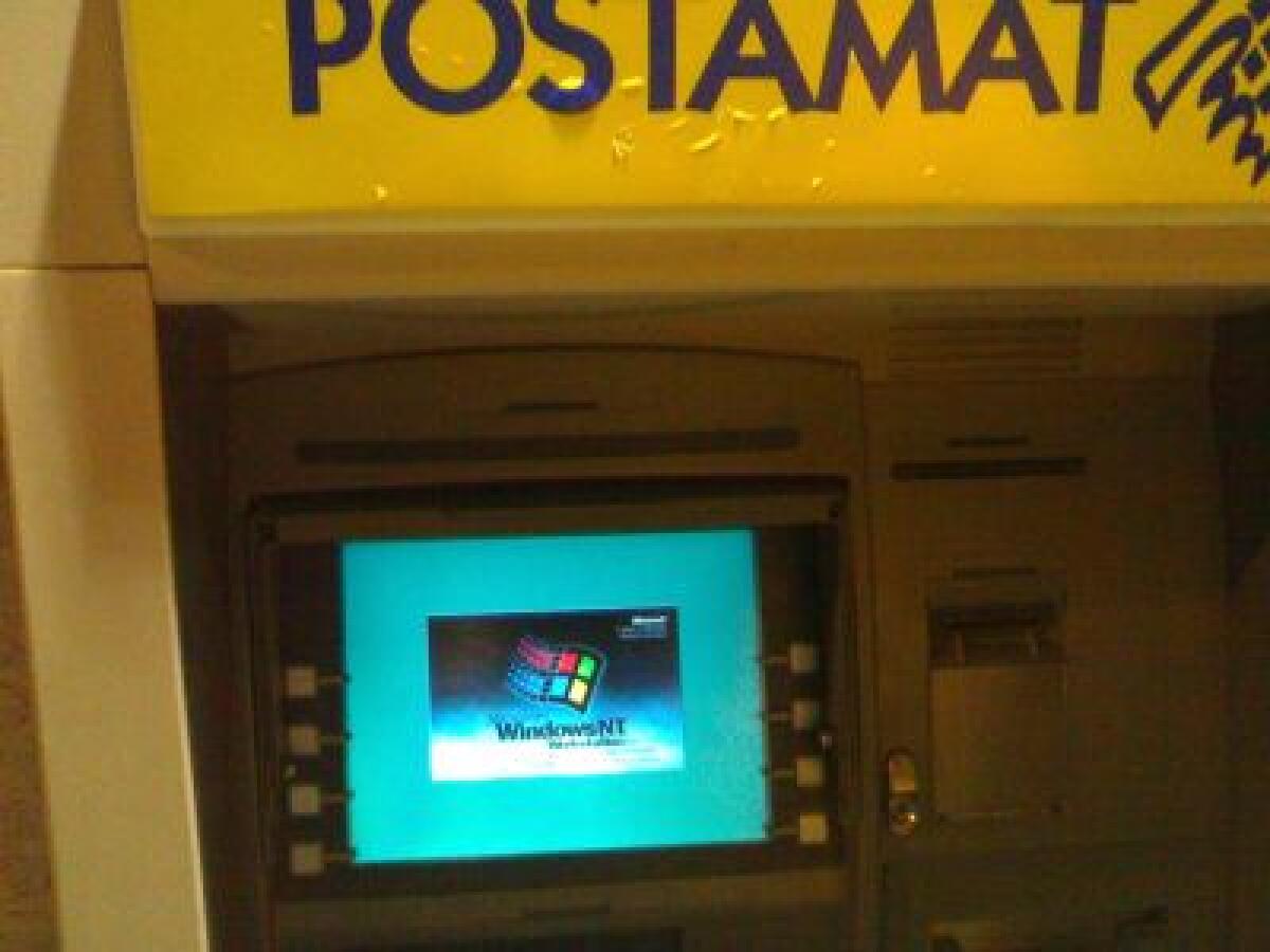 Rapinano postamat, ma i soldi sono inutilizzabili -