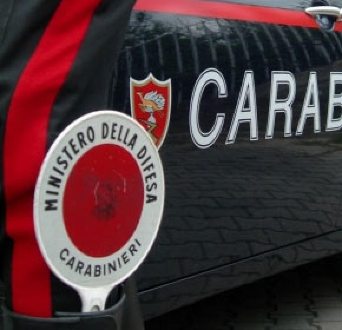 Rubano vestiti in negozi di Riccione, arrestate - 