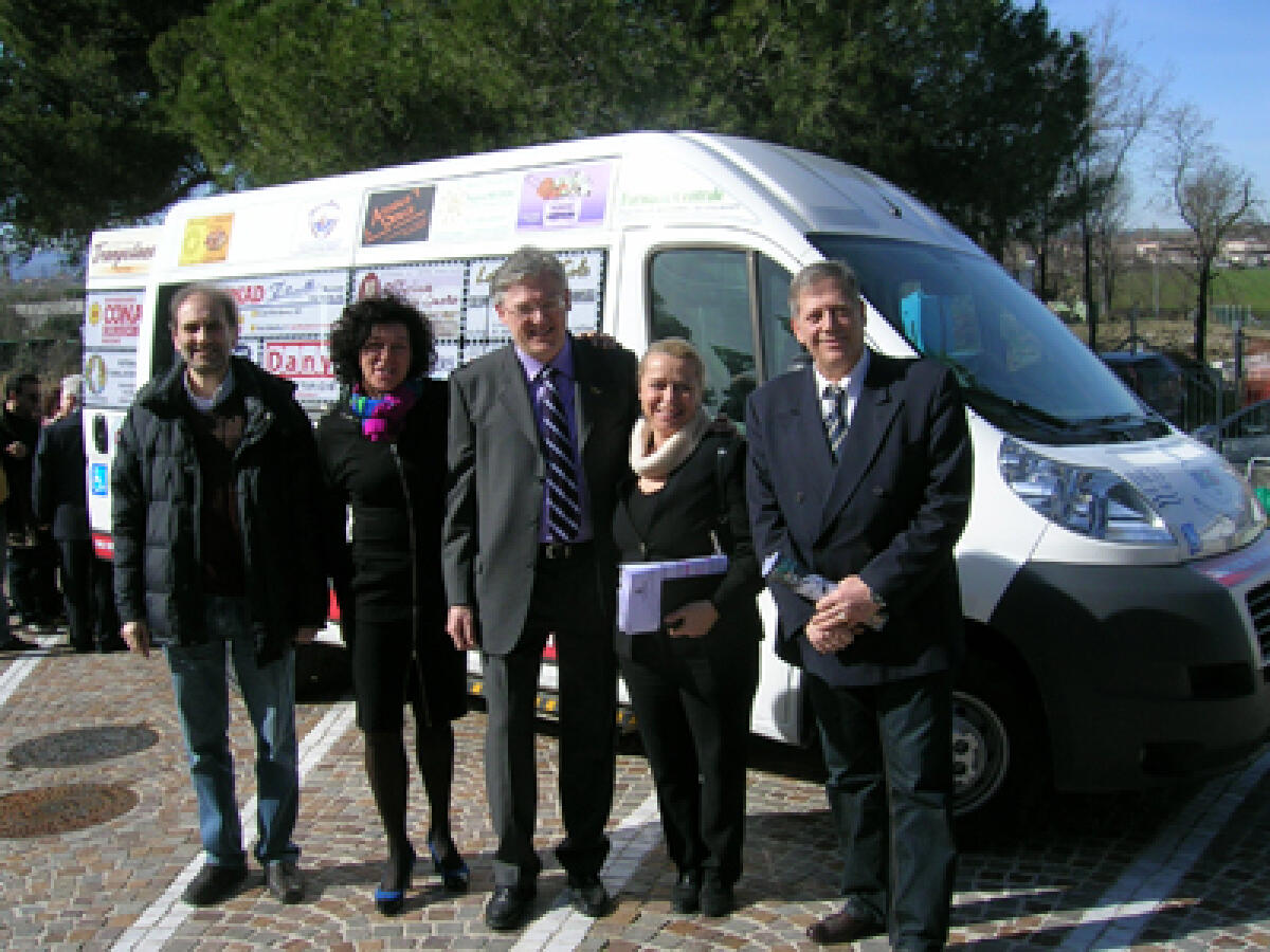 Progetto Mobilità gratuita: consegna Riccione pulmino anziani - 