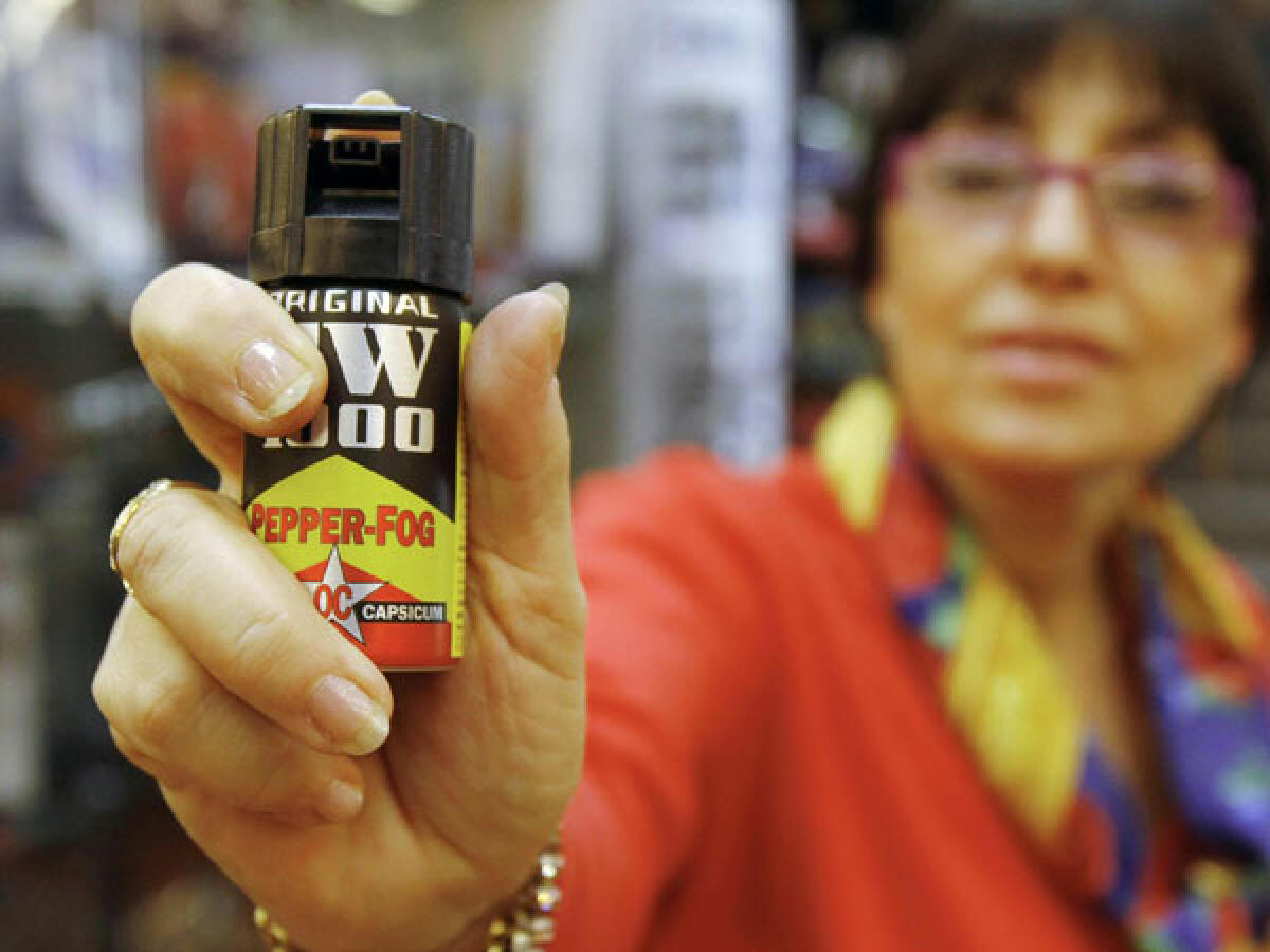 Sequestrate bombolette spray al peperoncino -