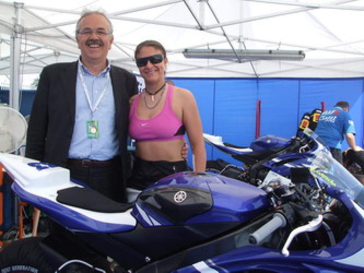 Paola Cazzola in rosa al misano world circuit - 