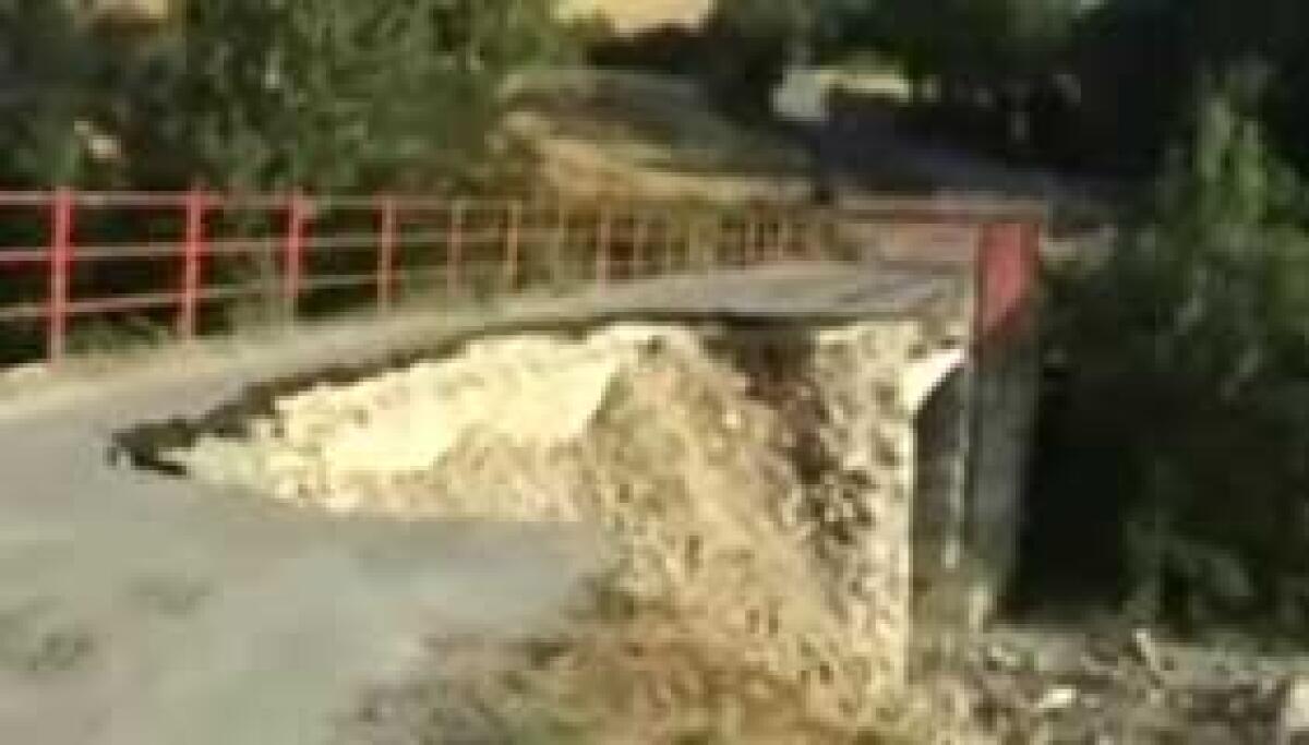 Maiolo: crolla un ponte di botto - 