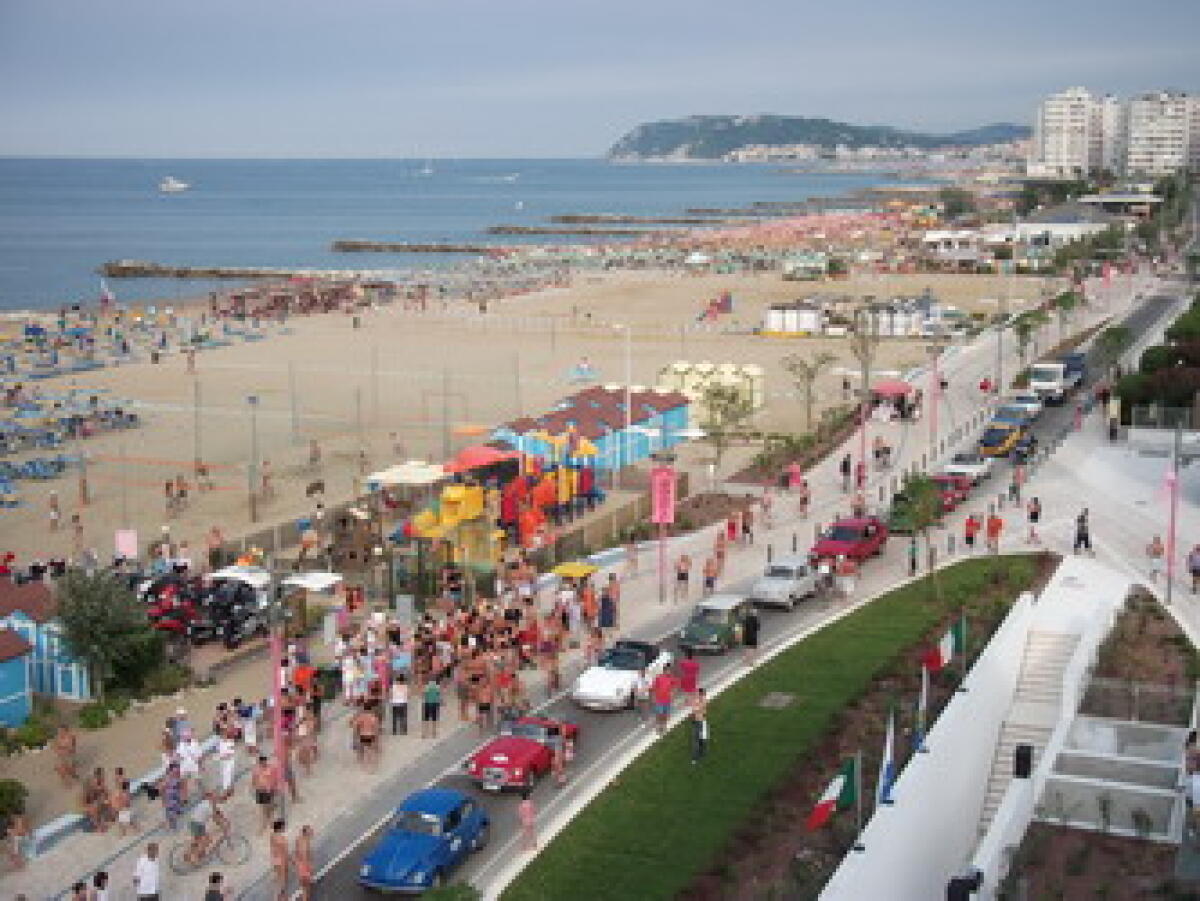 MIsano, aperto al traffico il nuovo lungomare - 