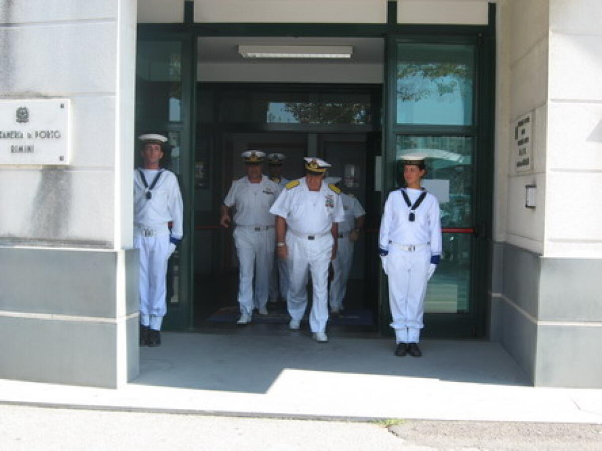 Guardia costiera, visita del Comandante Generale a Rimini - 