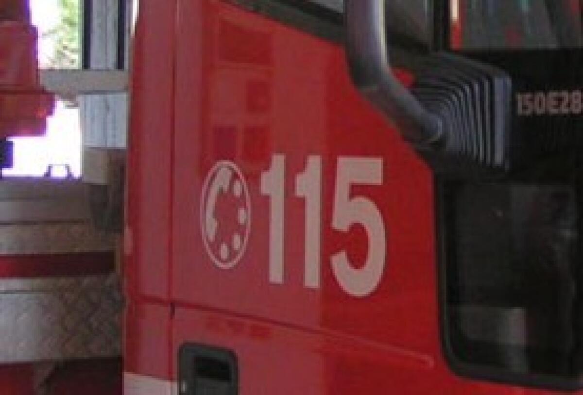 Incendio doloso distrugge 3 auto a Rivabella di Rimini - 