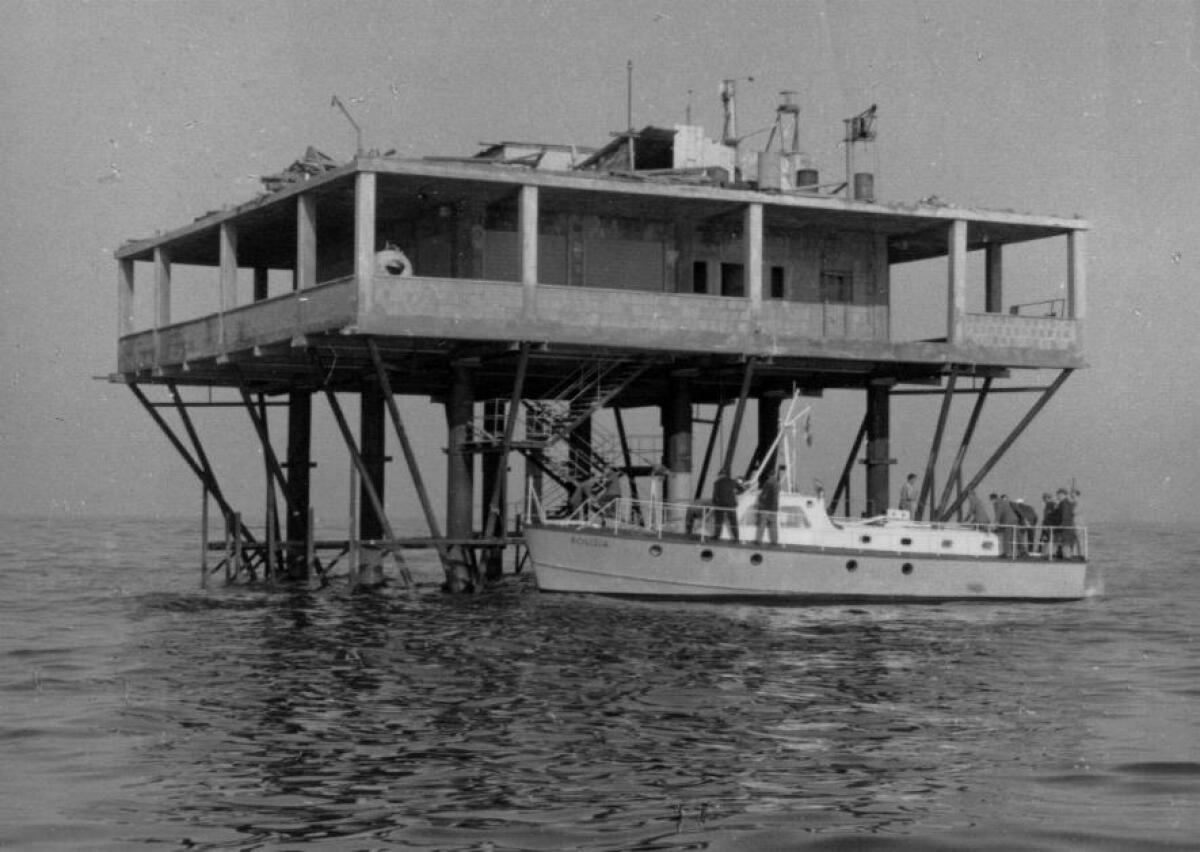 Isola delle Rose - La libert&#224; fa paura - 