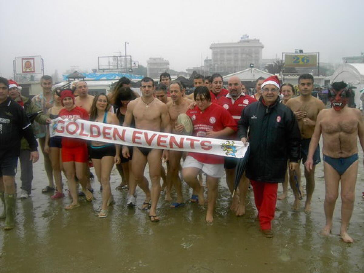 Il 2011 inizia con il bagno di capodanno - 