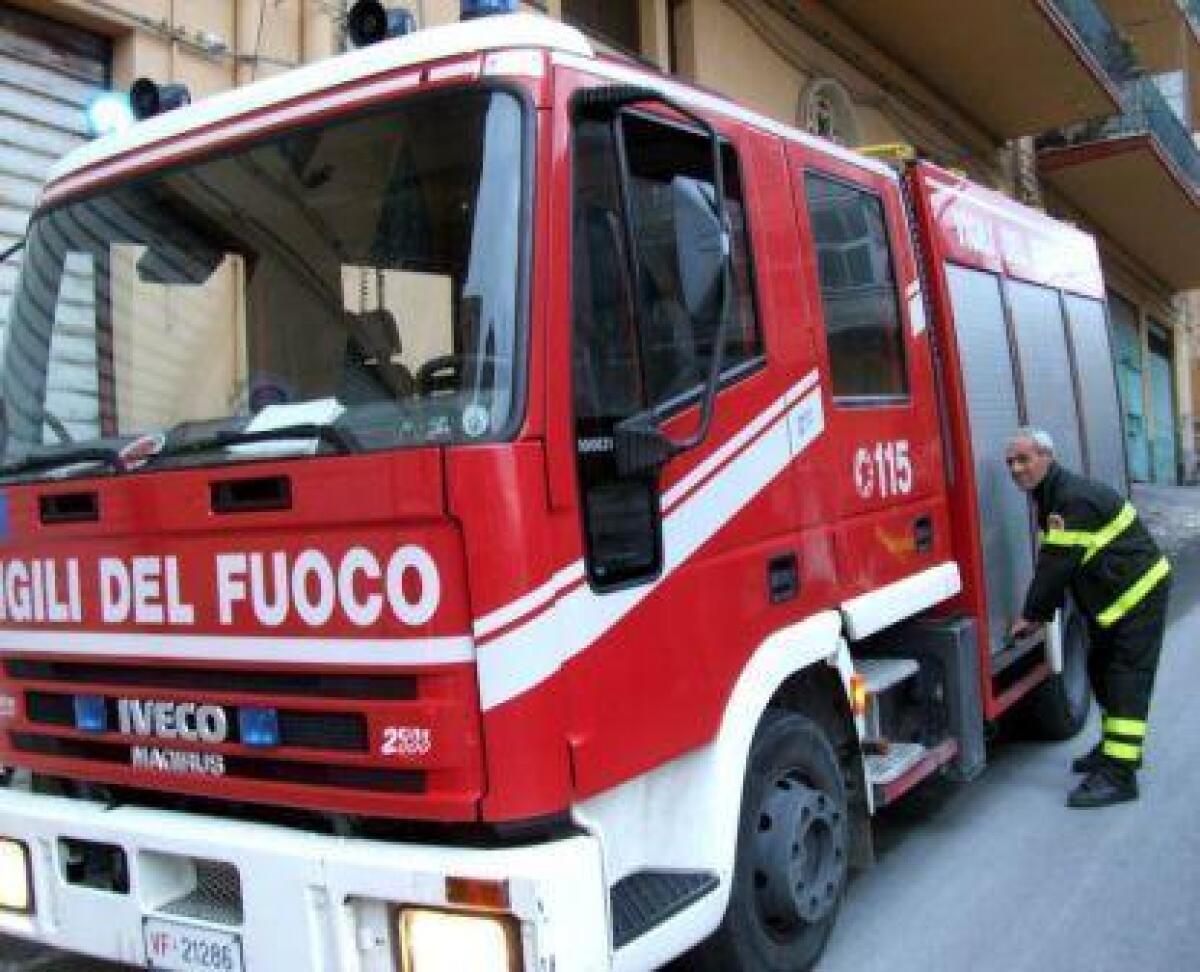 Corto circuito di una radio provoca incendio a Savignano - 