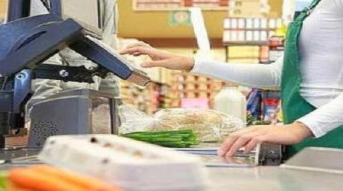 Pagano due birre, ma rubano rasoi e guantoni da boxe. Arrestati -