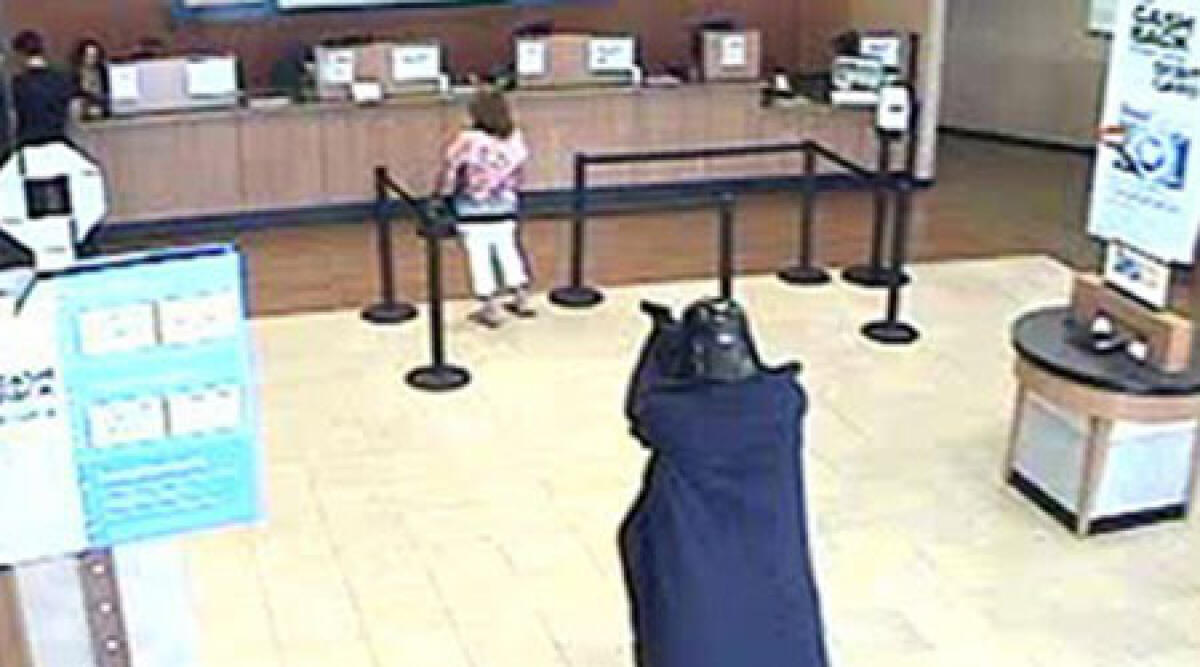 Rapina banca con pistola giocattolo comprata a San Marino -