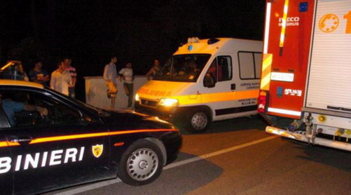 Auto contro un albero, muore una donna di 30 anni -
