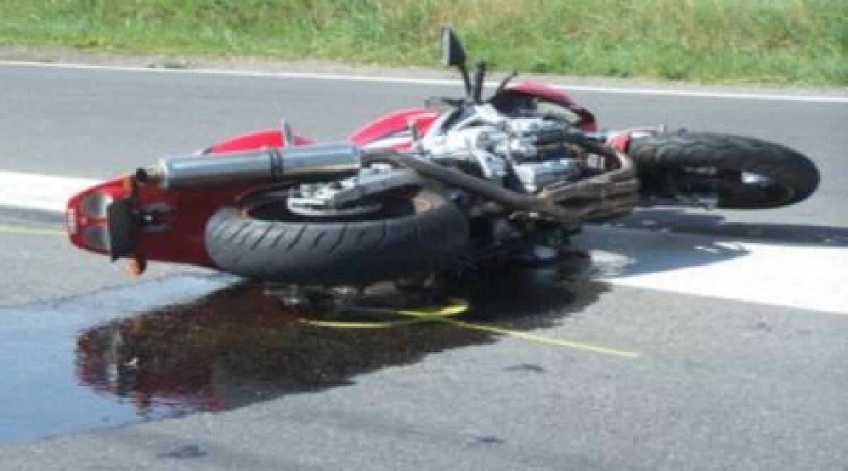 Muore a bordo della sua moto a ventidue anni -