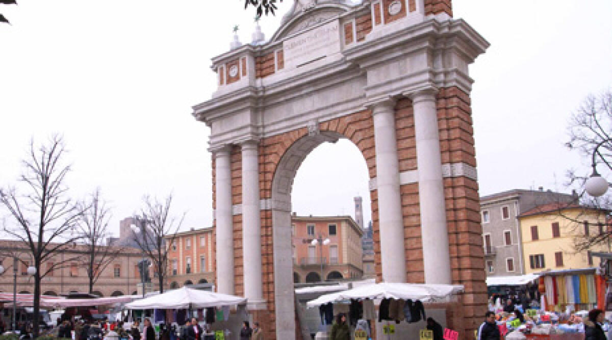 Sorpresi mentre rubano in un bar: arrestati a Santarcangelo - 