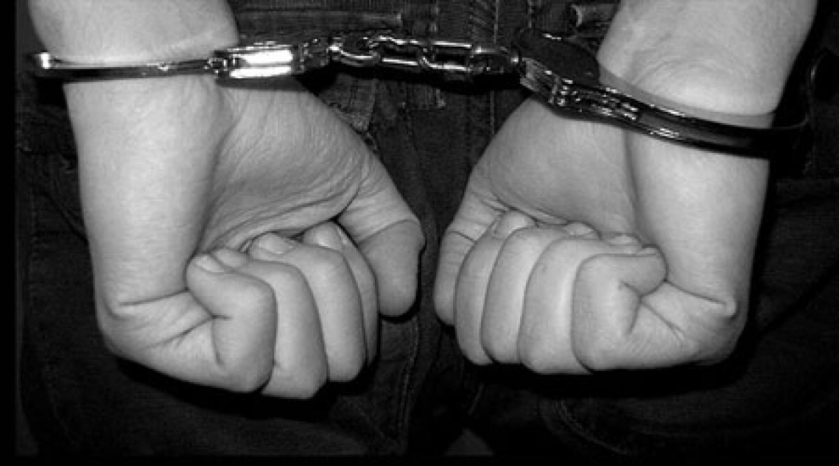 Ruba telefono cellulare: arrestato. - 