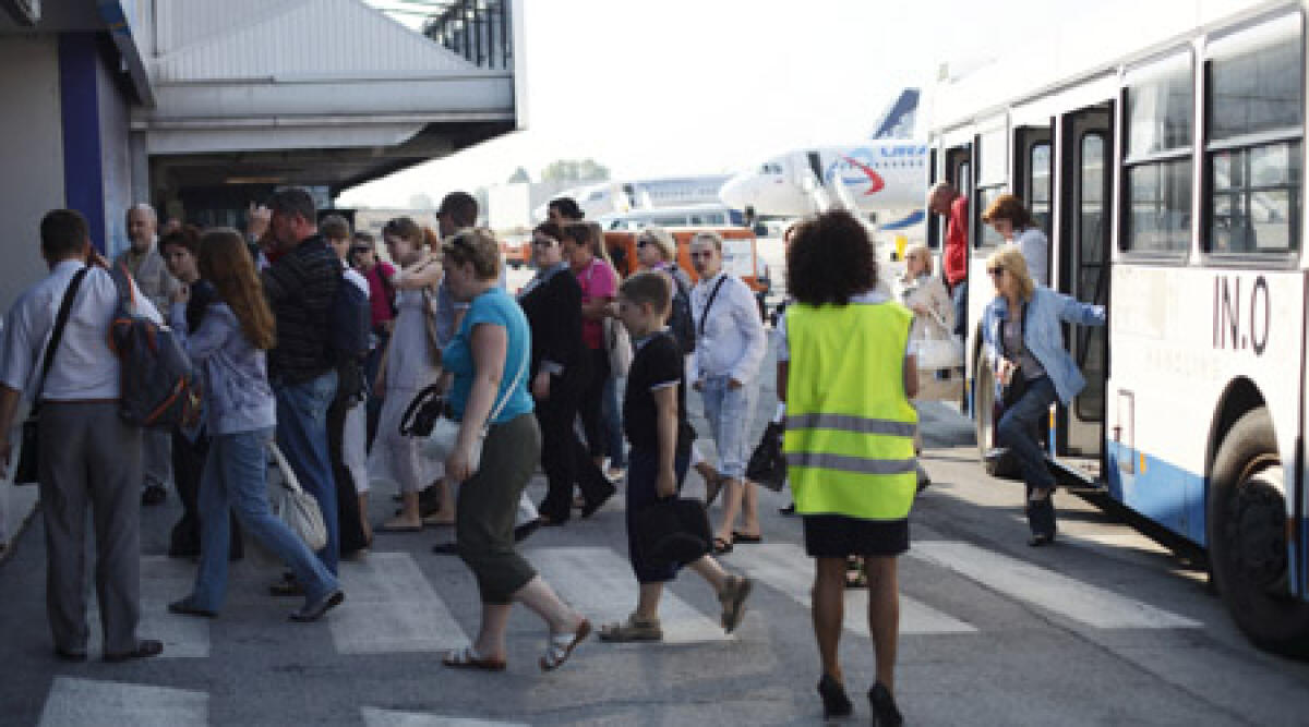 Al Fellini di Rimini 74 per cento in piu' di passeggeri nel primo semestre 2010 - 