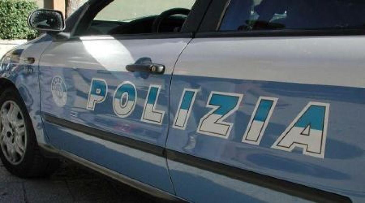 Fermato su una bici rubata tenta la fuga: in manette giovane tunisino -