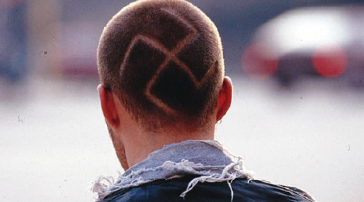 Rissa tra naziskin ed extracomunitario: alla fine il motivo razziale salta fuori. - 