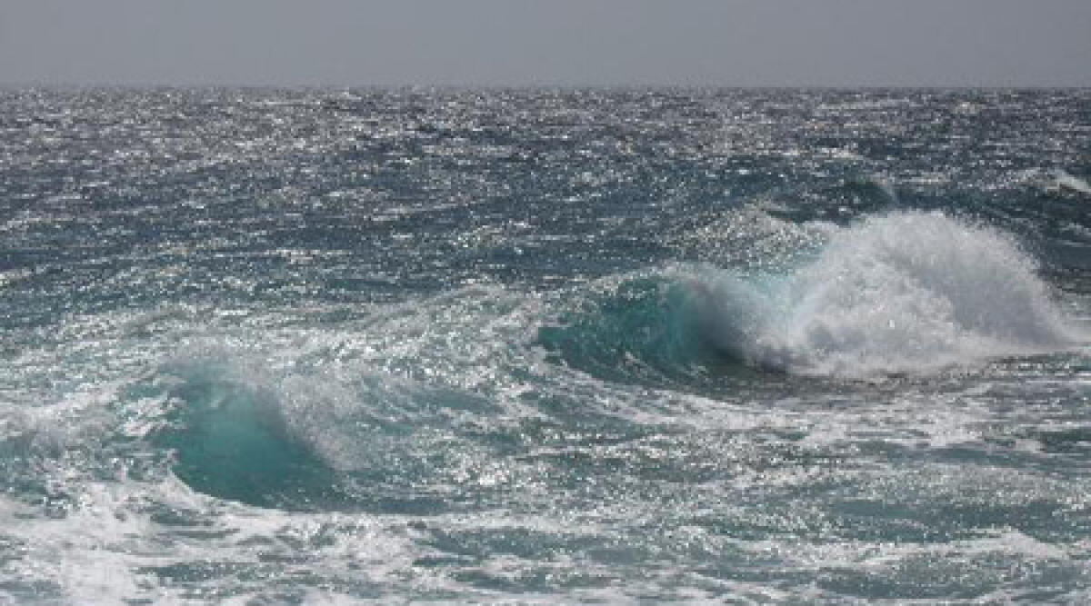 Ispettore finanza salva due bimbi in mare a Rimini - 