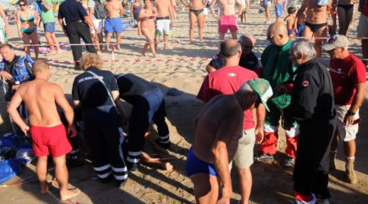 Palio dell'Assunta: paracadutista 'atterra' su un bagnante - 