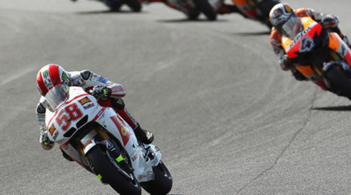Video su youtube: barelliere fa cadere il corpo di Marco Simoncelli -