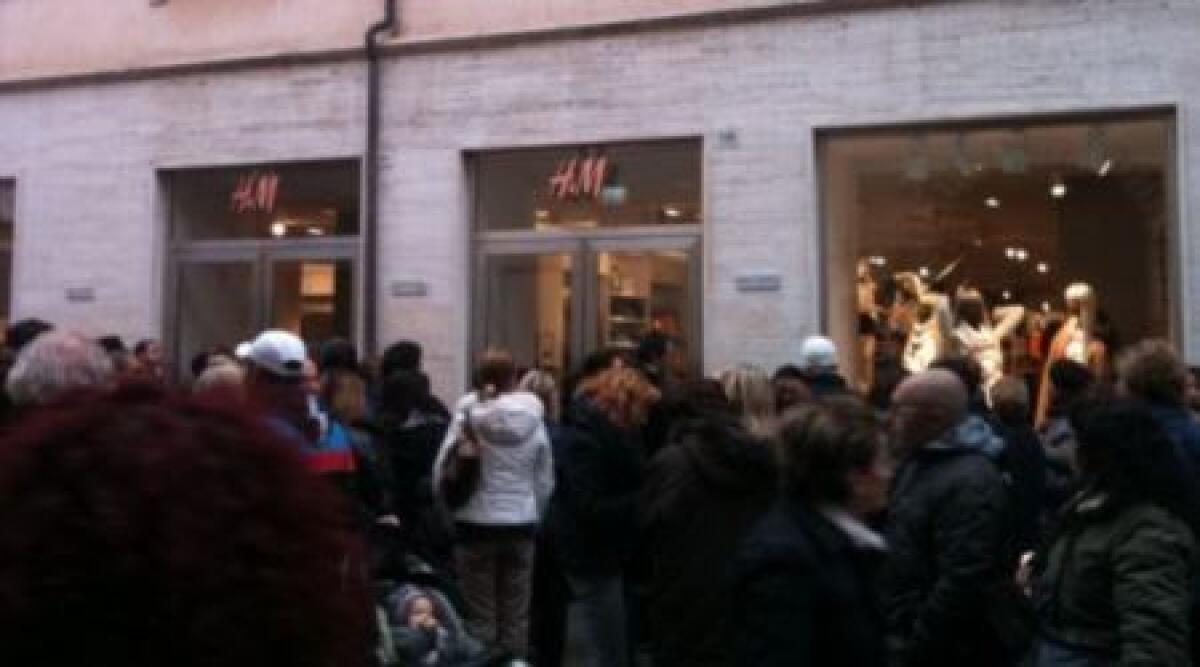 File e prenotazioni: tutti pazzi per lo shopping - 