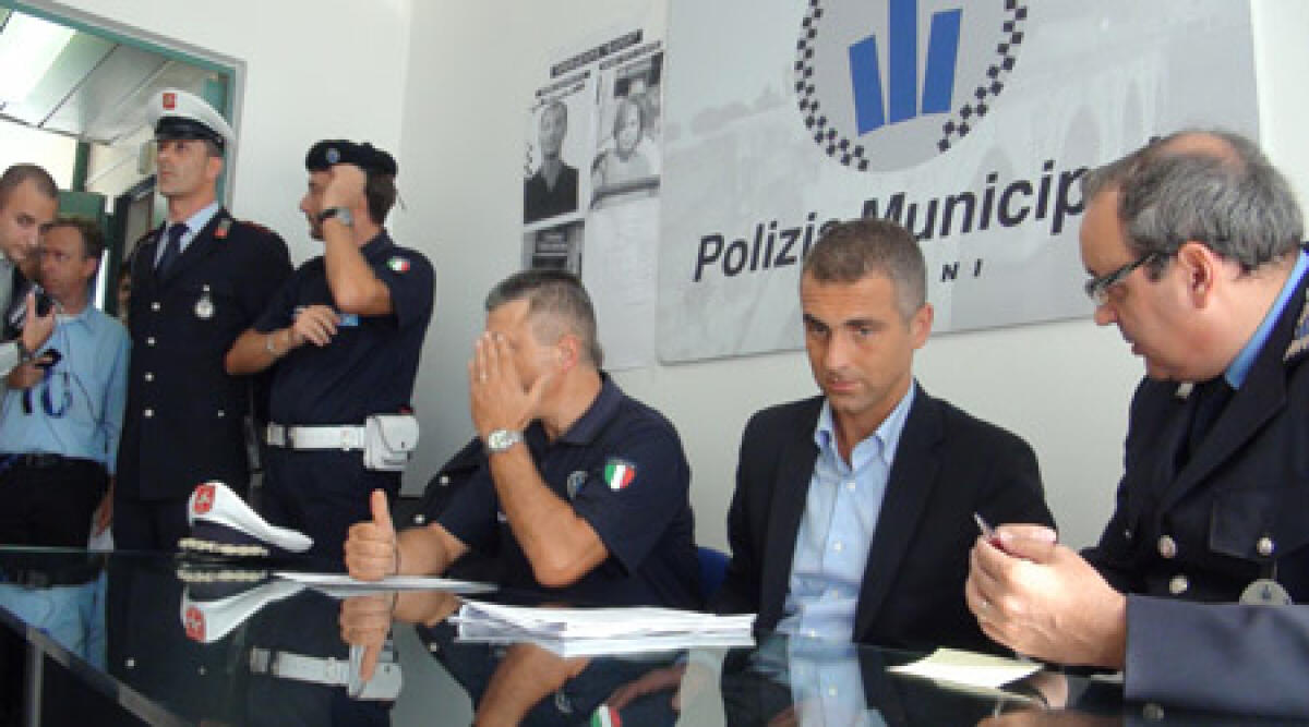 Prostituzione &quot;travestita&quot;: una villa sotto sequestro, due arresti e due denunce - 