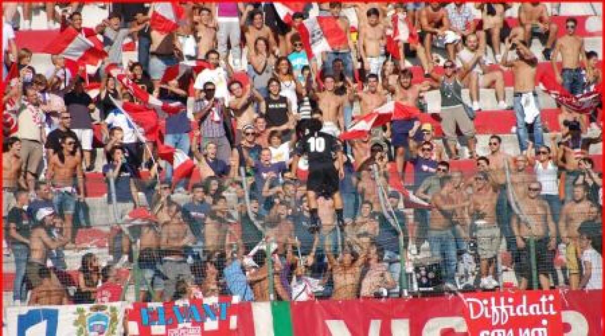 Pesaro: prima giornata di firme per 33 tifosi colpiti da Daspo -
