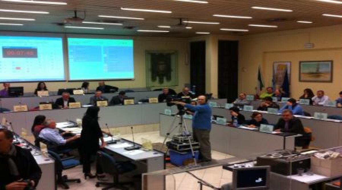 Riccione. In consiglio maggioranza compatta con platea gremita -