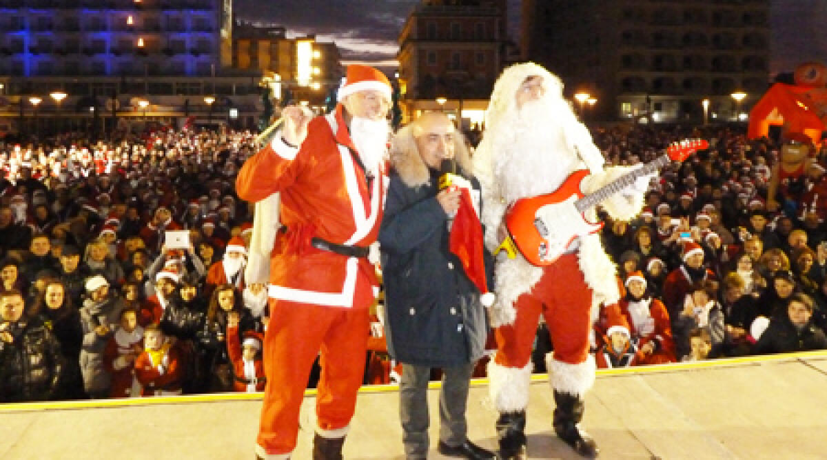 Riccione travolta da una allegra valanga rossa - 