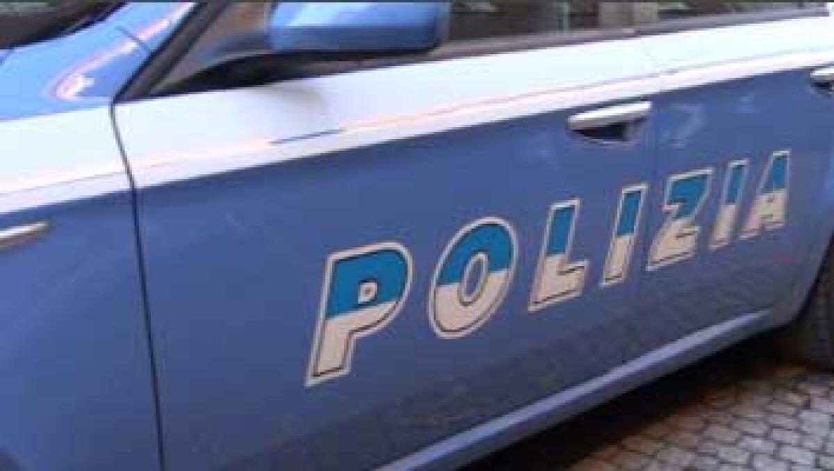 Skinhead aggrediscono italiano in un pub - 