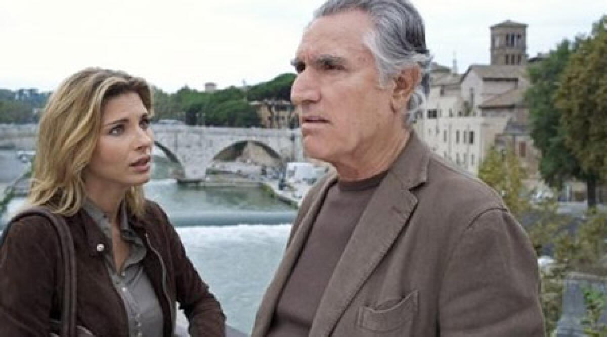 Martina Colombari tra il restauratore e il padre accusato di stalking - 
