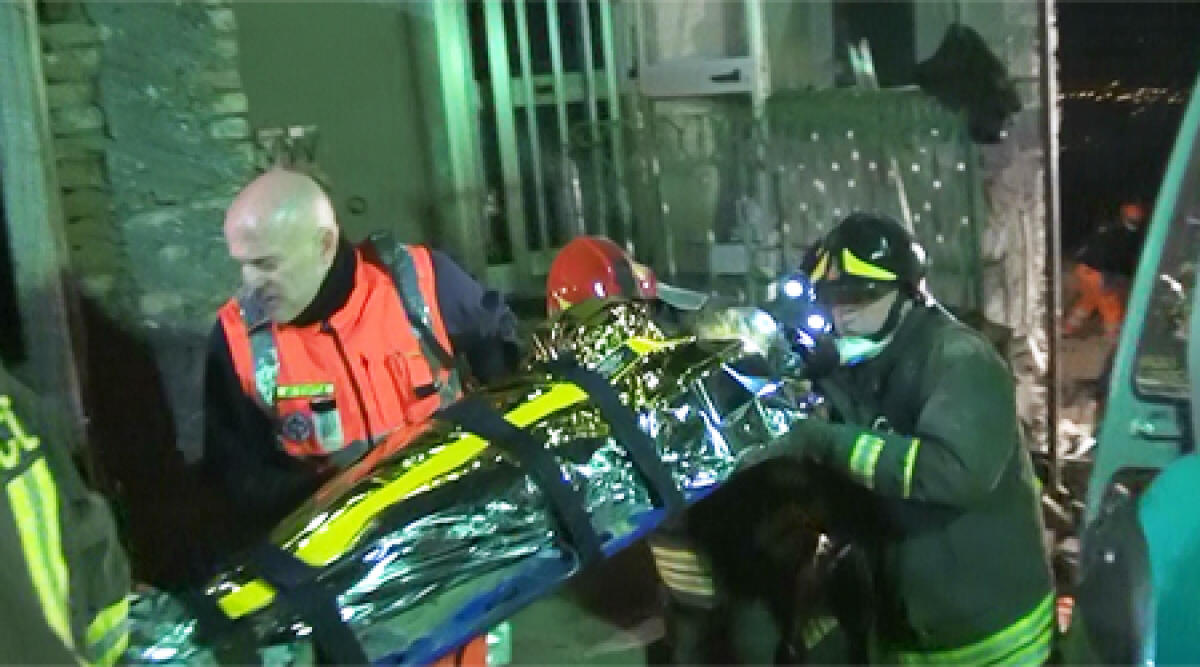 Donna sotto le macerie a Sartiano: e' salva -