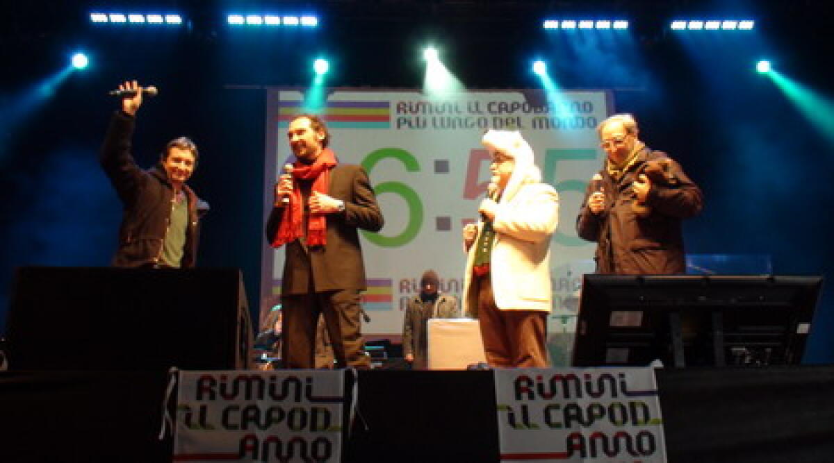 Rimini, Franco Battiato accende il capodanno piu' lungo del mondo -