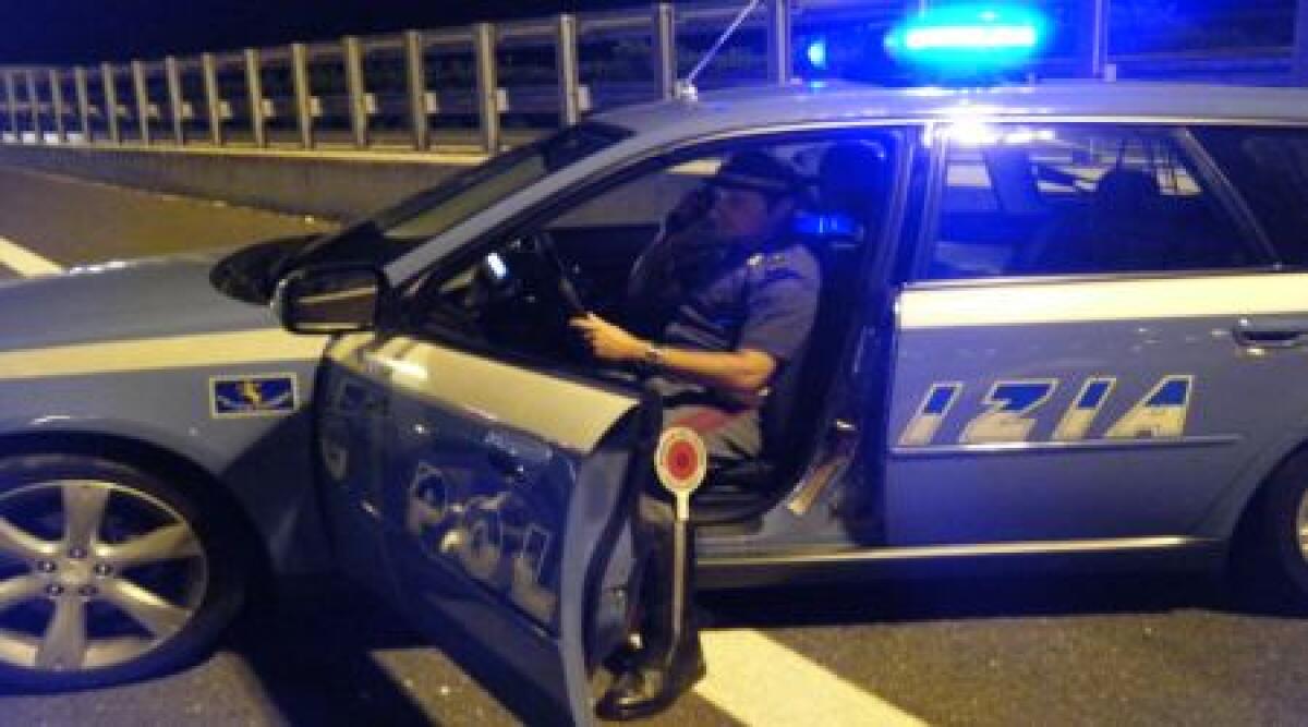 Fugge all'alt e investe un agente: si pente e va in commissariato - 