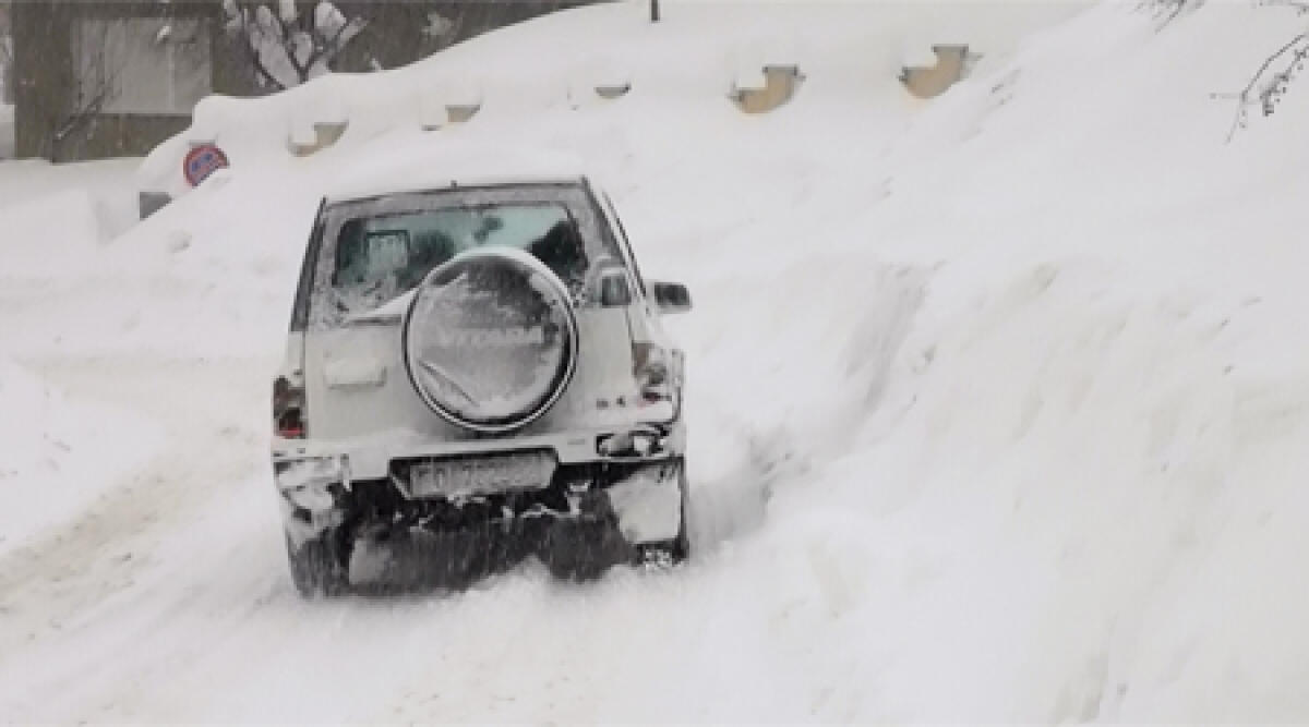 Bufera Valmarecchia: è coprifuoco neve: 'Restate in casa' -